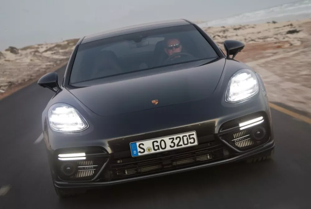 Автомобиль Porsche Panamera II Лифтбек Executive