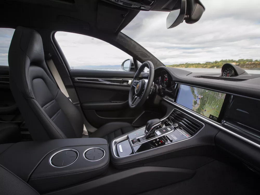 Автомобиль Porsche Panamera II Лифтбек Executive