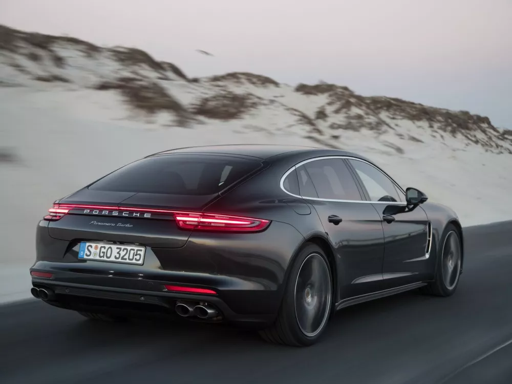 Автомобиль Porsche Panamera II Лифтбек Executive