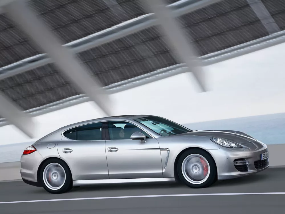 Автомобиль Porsche Panamera I Лифтбек