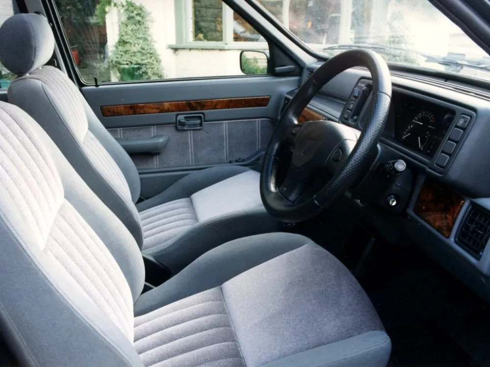 Автомобиль Rover 100 Хэтчбек (3 двери)