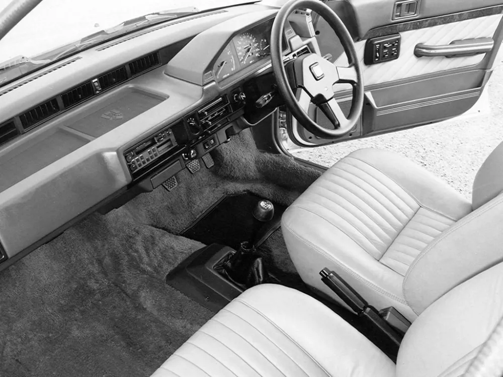 Автомобиль Rover 200 I (SD3) Седан