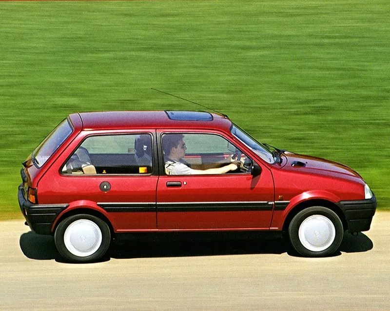 Автомобиль Rover Metro Хэтчбек (3 двери)