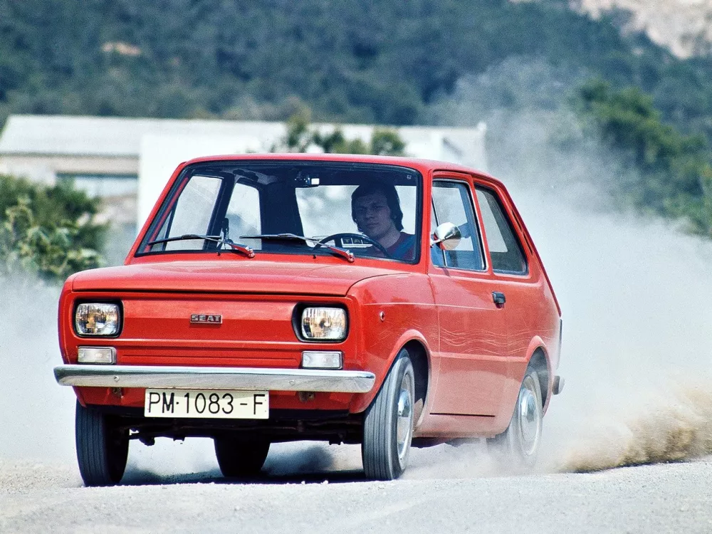 Автомобиль SEAT 133 Хэтчбек (3 двери)