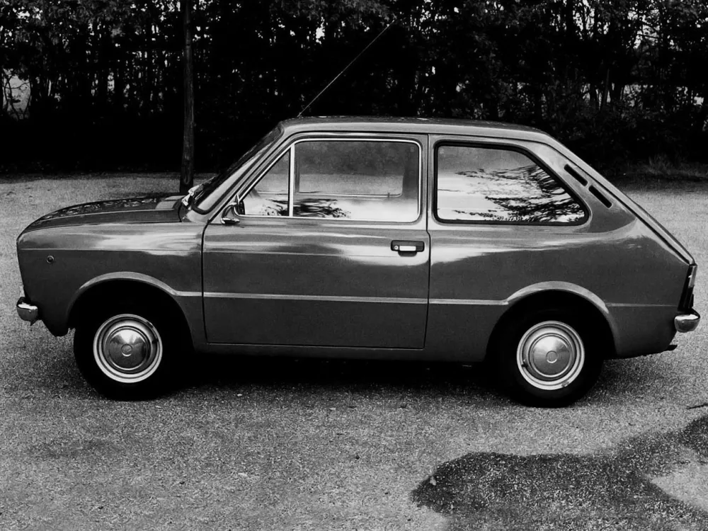 Автомобиль SEAT 133 Хэтчбек (3 двери)