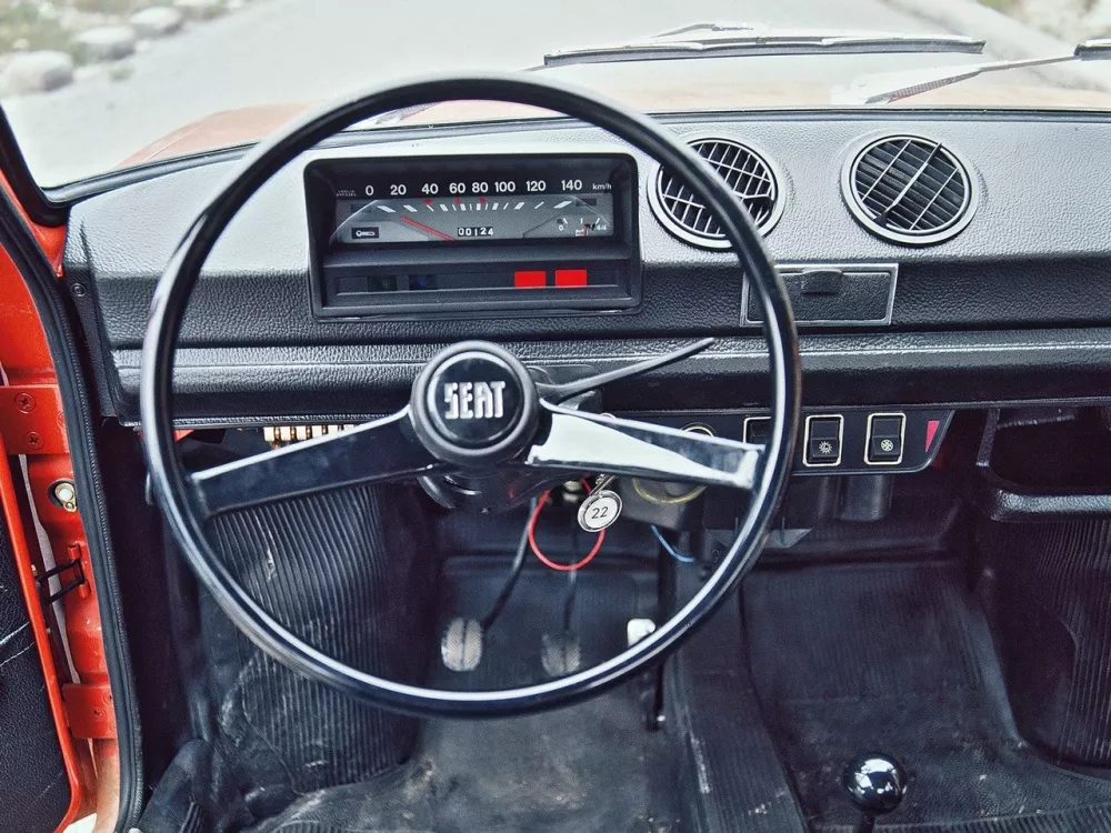 Автомобиль SEAT 133 Хэтчбек (3 двери)