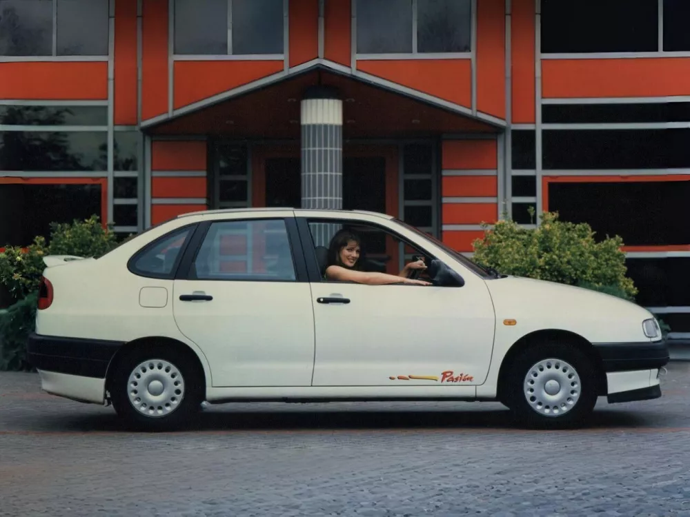 Автомобиль SEAT Cordoba I Седан