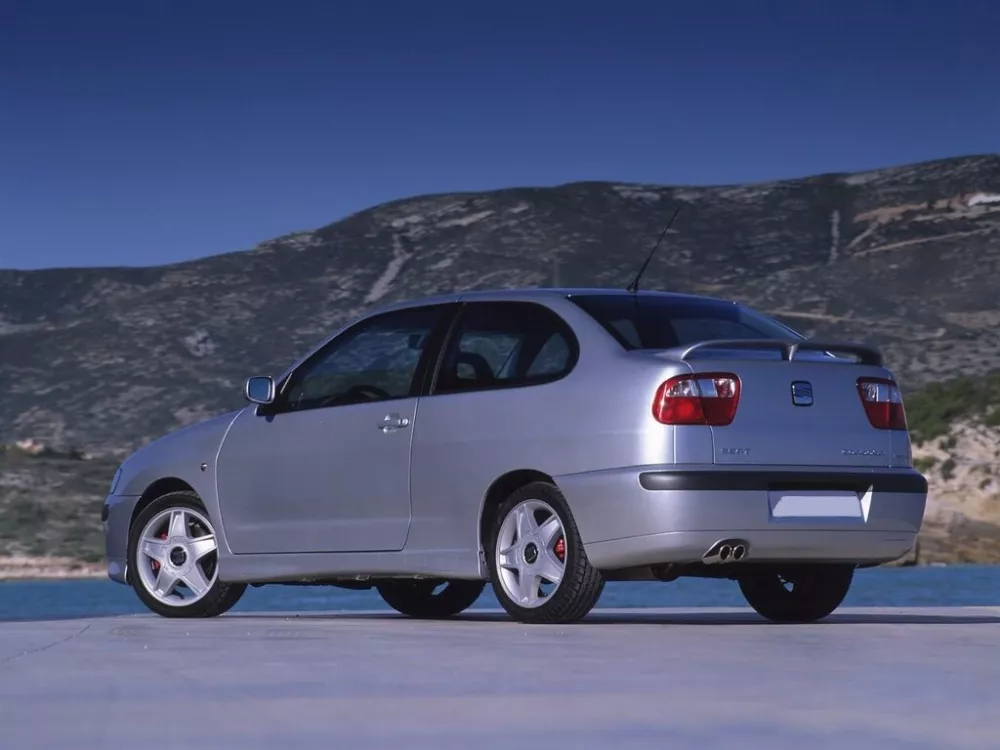 Автомобиль SEAT Cordoba I Рестайлинг Купе