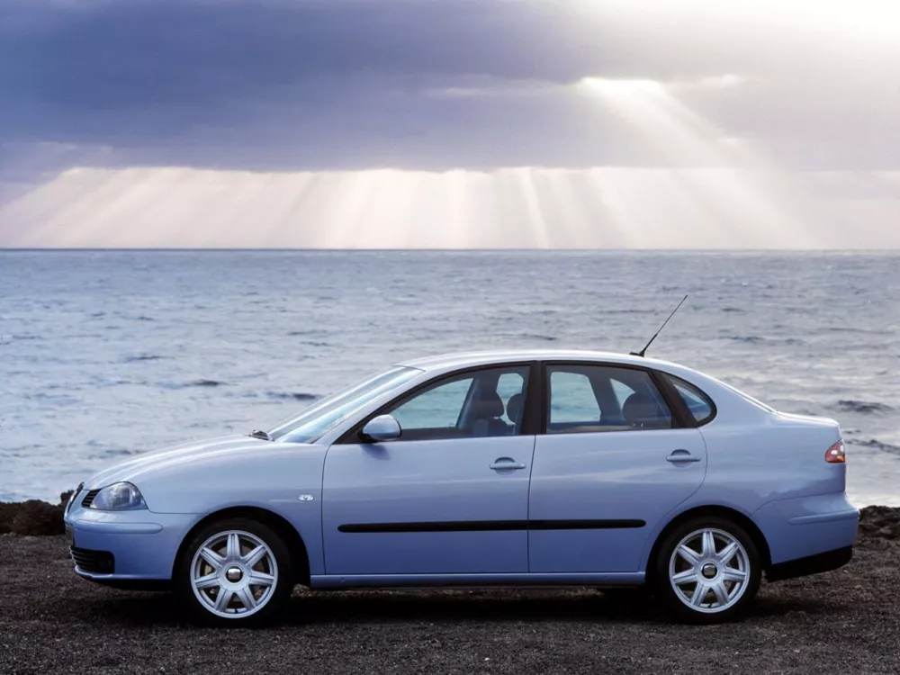 Автомобиль SEAT Cordoba II Седан