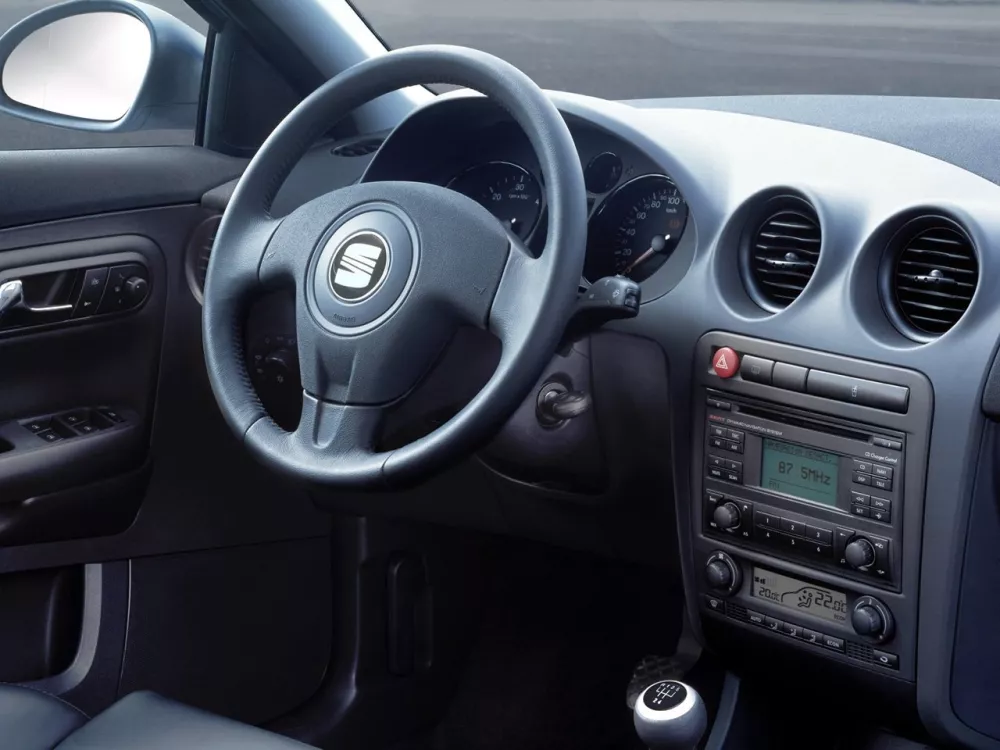 Автомобиль SEAT Cordoba II Седан