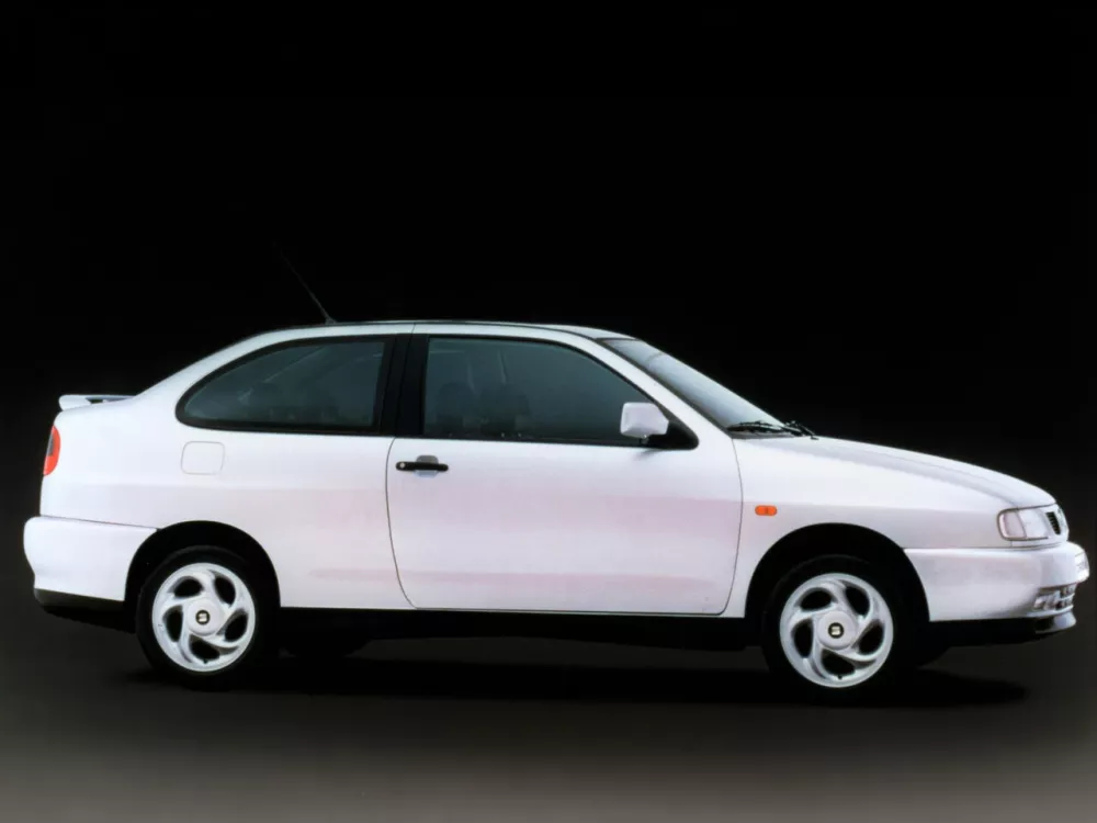 Автомобиль SEAT Cordoba I Купе