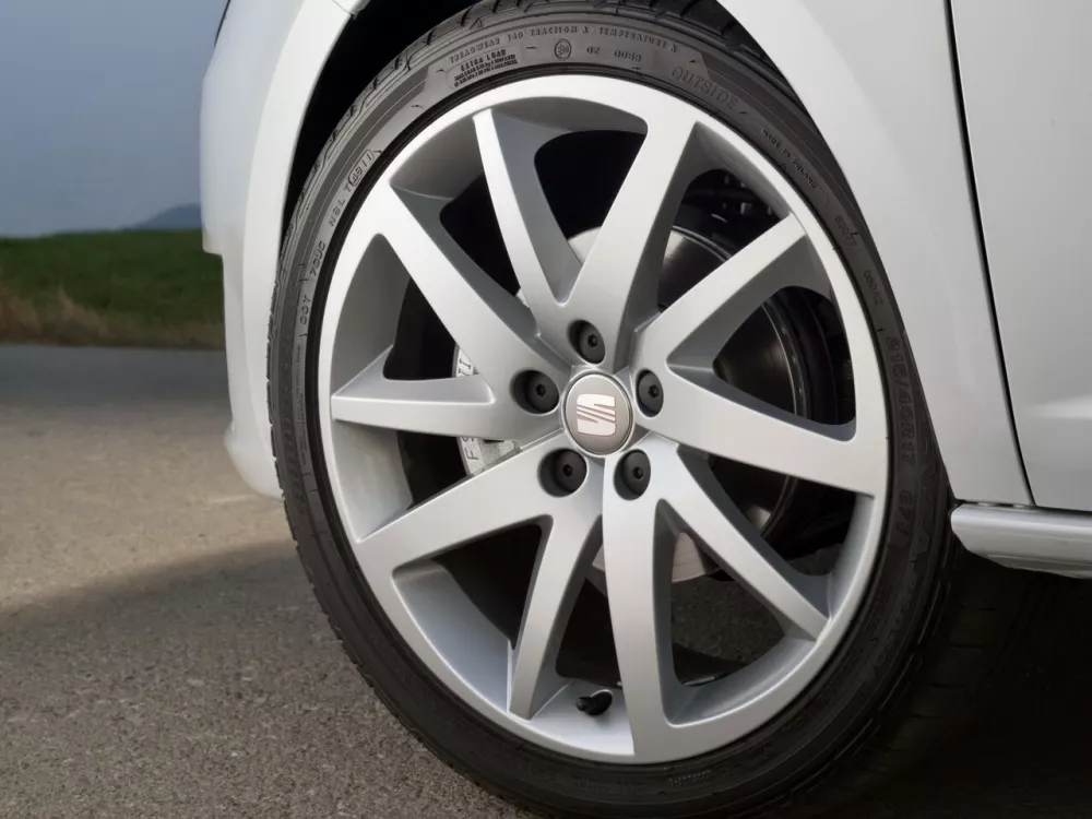 Автомобиль SEAT Ibiza IV Рестайлинг Хэтчбек (5 дверей)