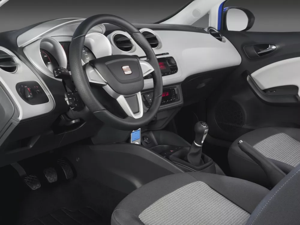 Автомобиль SEAT Ibiza IV Хэтчбек (3 двери)