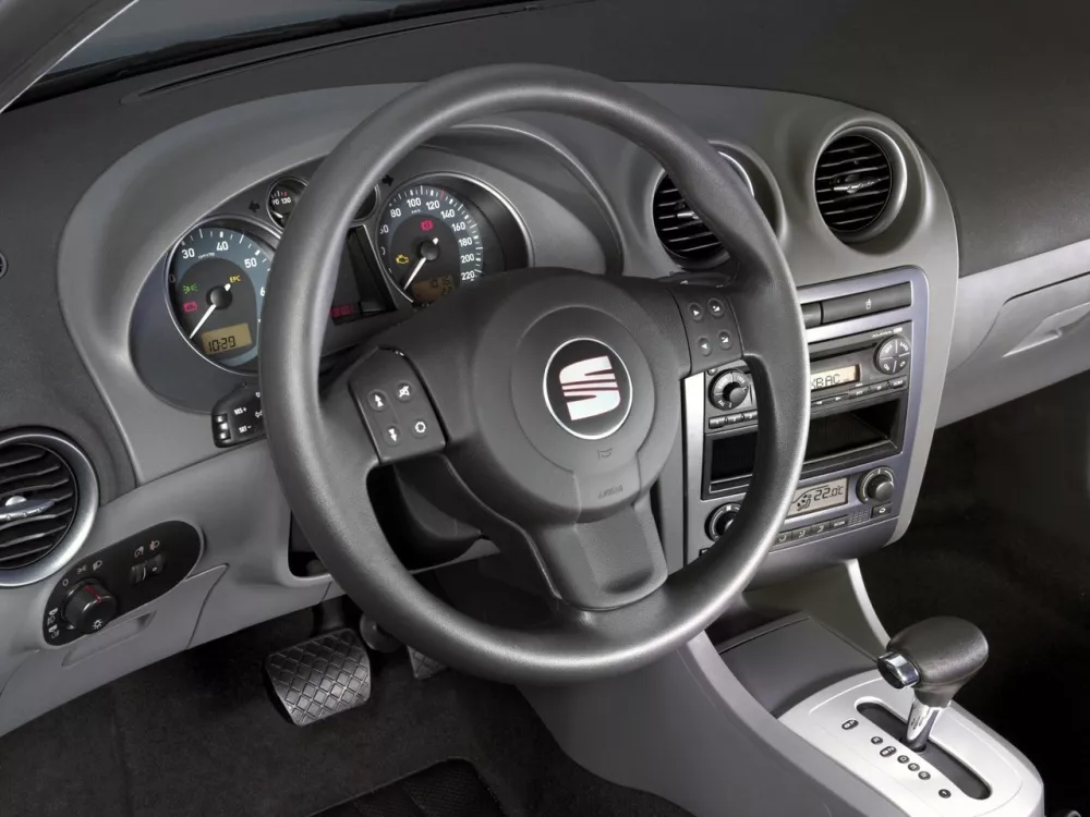 Автомобиль SEAT Ibiza III Рестайлинг Хэтчбек (5 дверей)