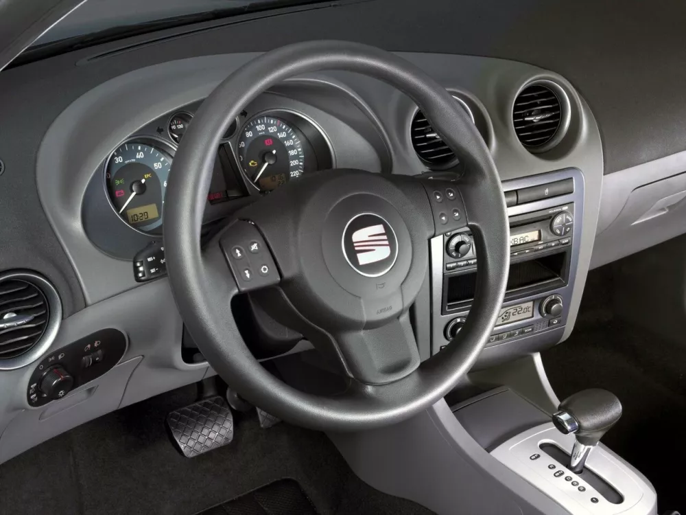 Автомобиль SEAT Ibiza III Рестайлинг Хэтчбек (3 двери)