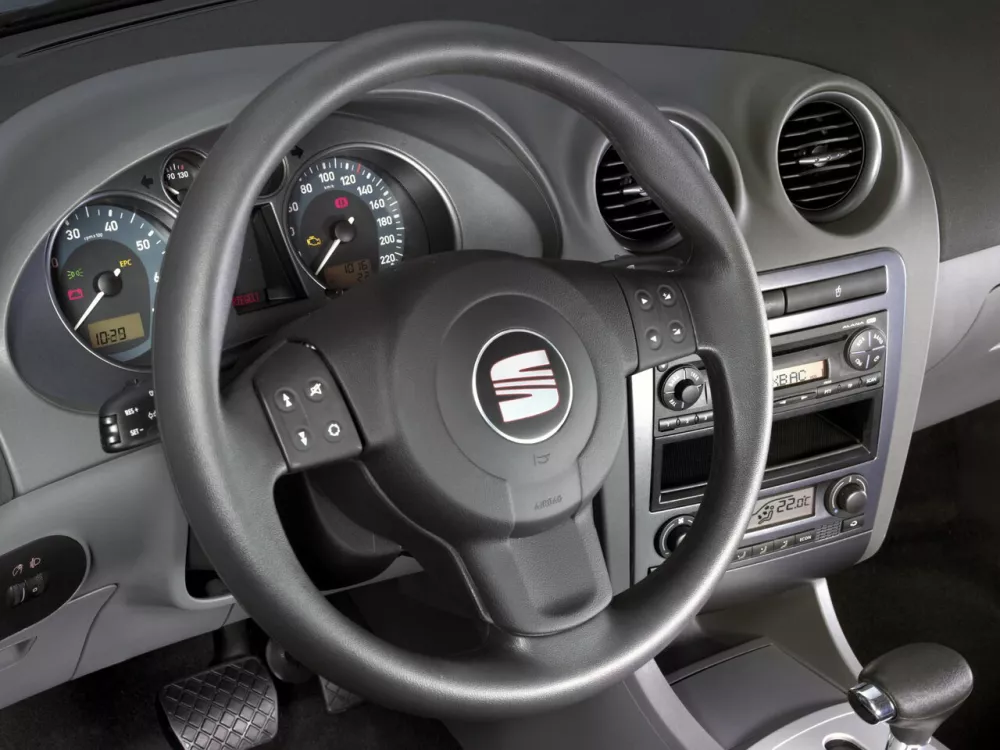 Автомобиль SEAT Ibiza III Хэтчбек (3 двери)