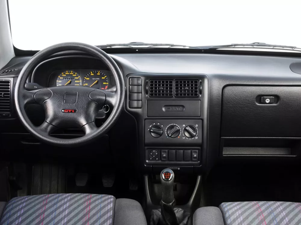 Автомобиль SEAT Ibiza II Хэтчбек (3 двери)
