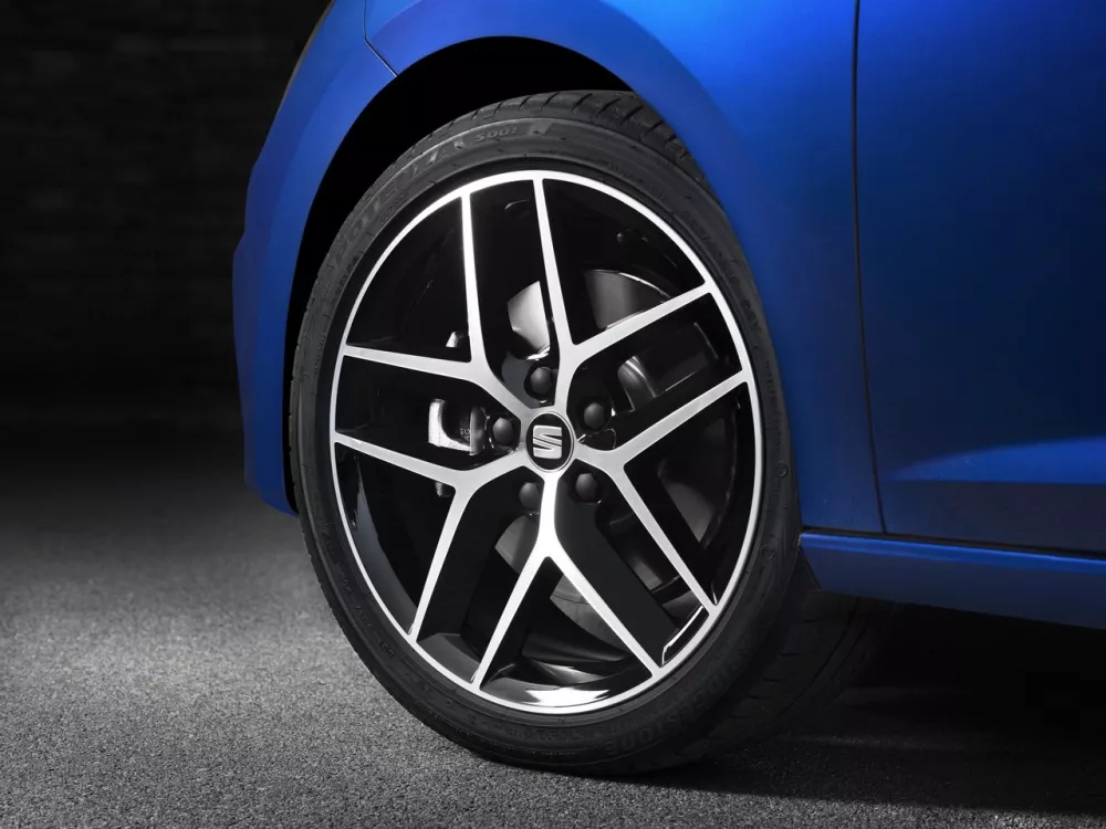 Автомобиль SEAT Leon III Рестайлинг Хэтчбек (3 двери)