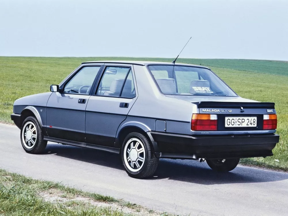 Автомобиль SEAT Malaga Седан
