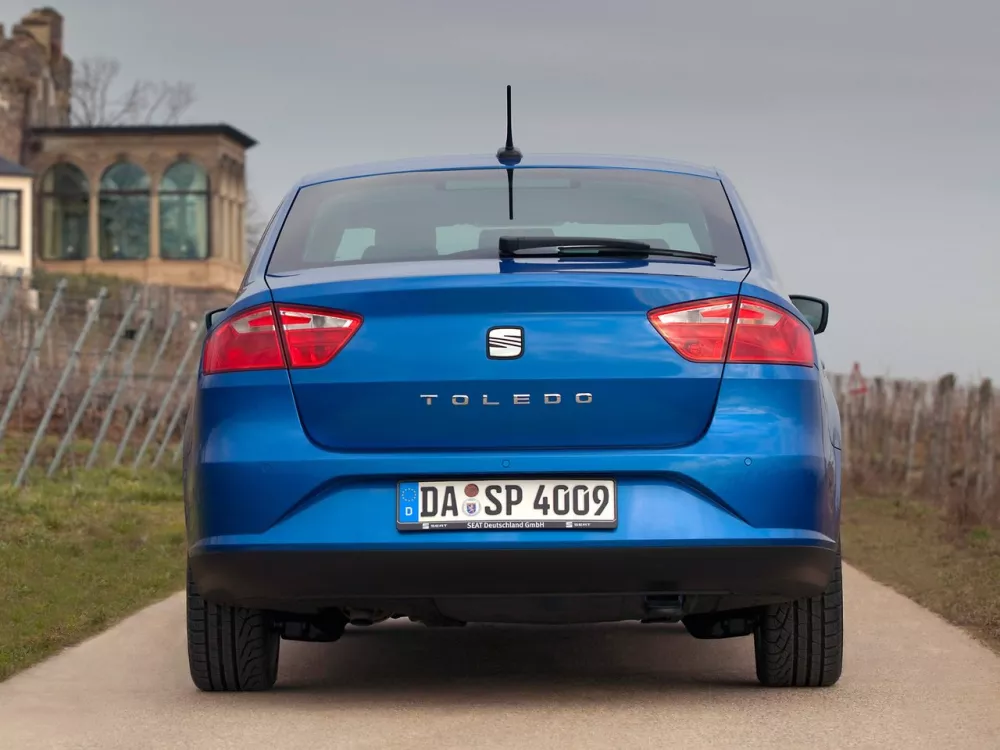 Автомобиль SEAT Toledo IV Лифтбек