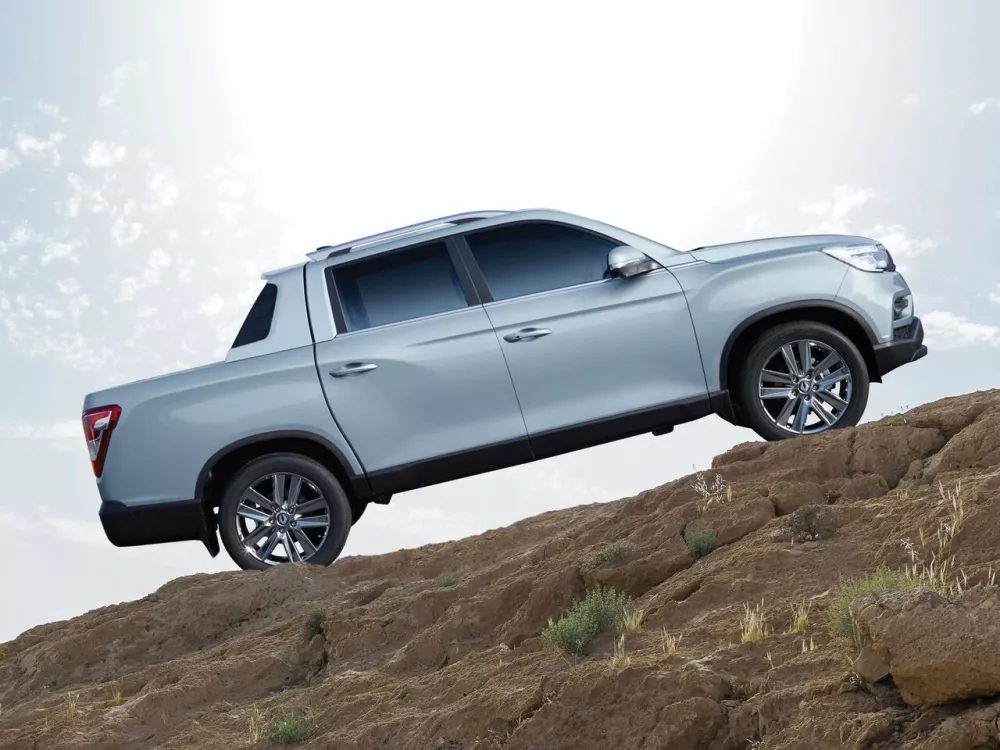 Автомобиль SsangYong Rexton Sports I Пикап Двойная кабина