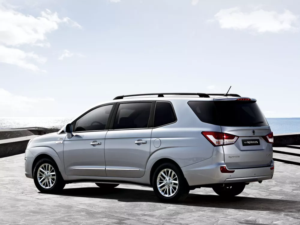 Автомобиль SsangYong Rodius II Минивэн