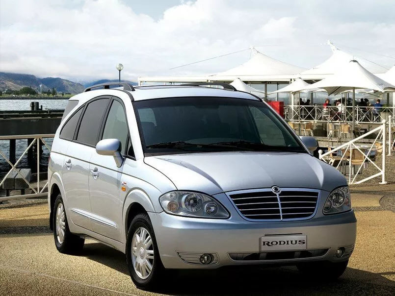 Автомобиль SsangYong Rodius I Рестайлинг Минивэн