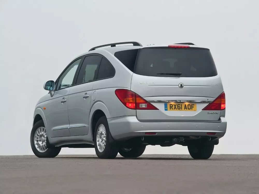 Автомобиль SsangYong Rodius I Рестайлинг Минивэн
