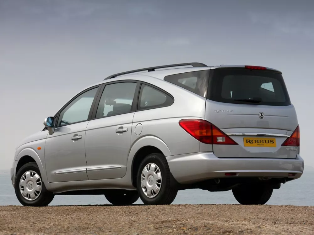 Автомобиль SsangYong Rodius I Рестайлинг Минивэн