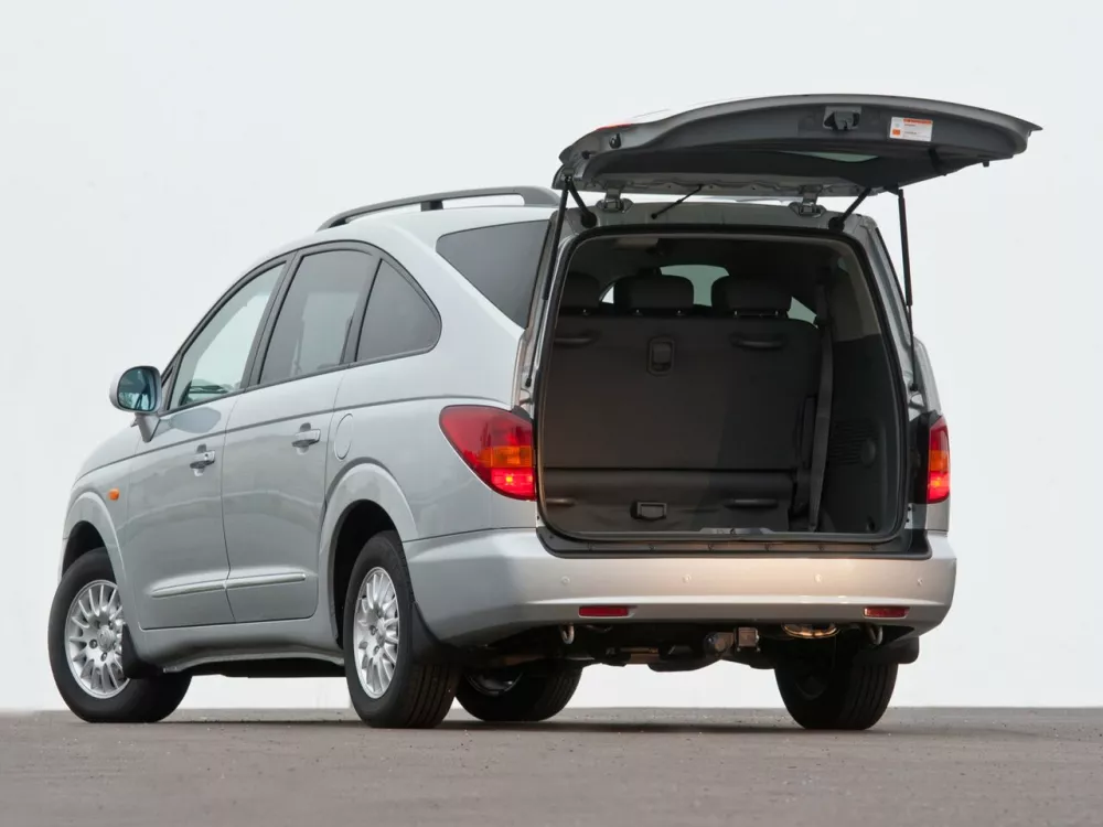 Автомобиль SsangYong Rodius I Рестайлинг Минивэн