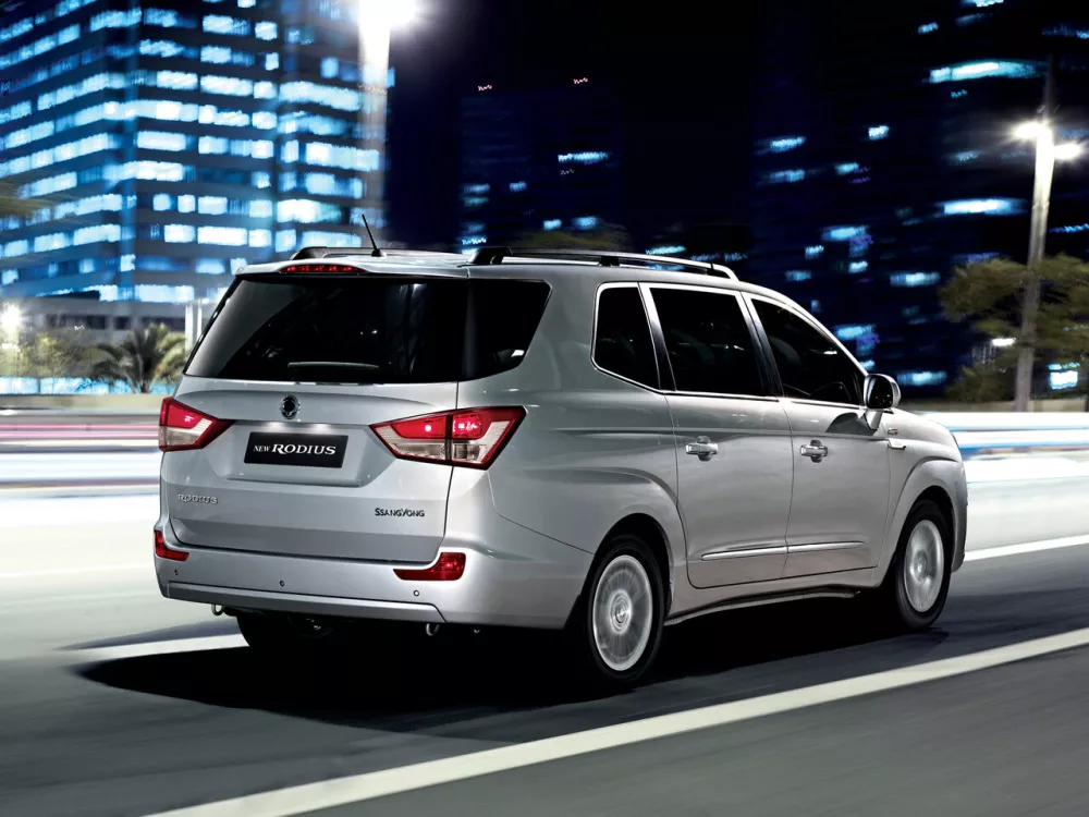Автомобиль SsangYong Rodius II Минивэн
