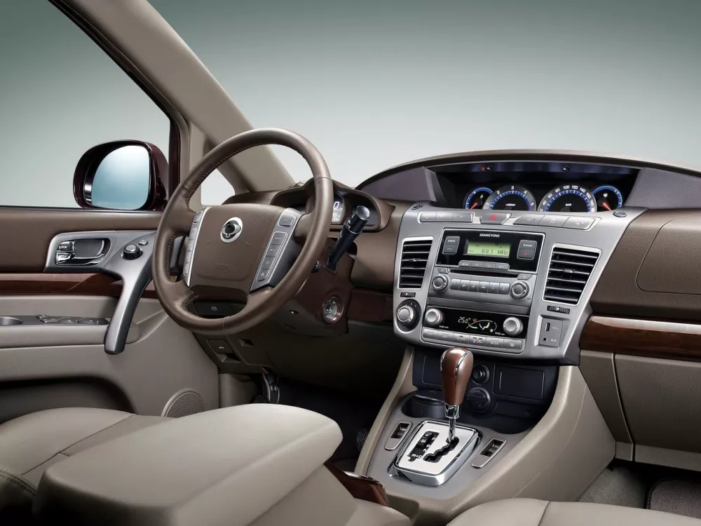 Автомобиль SsangYong Rodius II Минивэн