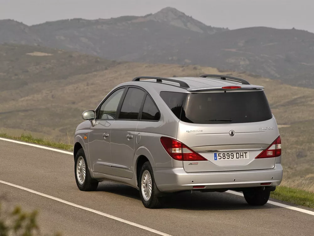 Автомобиль SsangYong Rodius I Минивэн