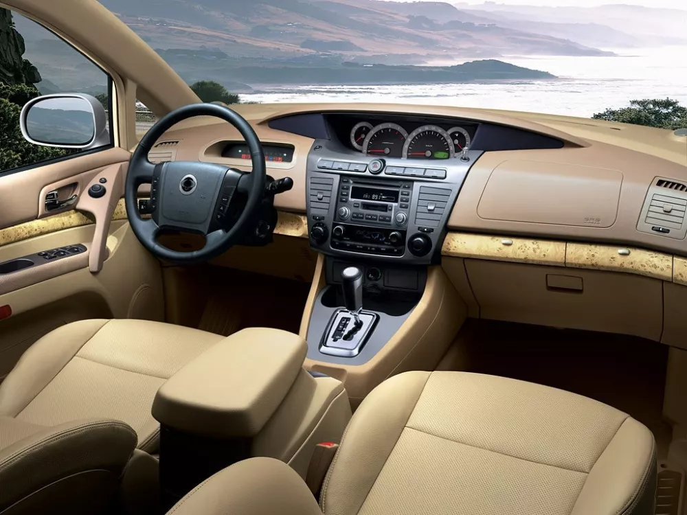 Автомобиль SsangYong Rodius I Минивэн