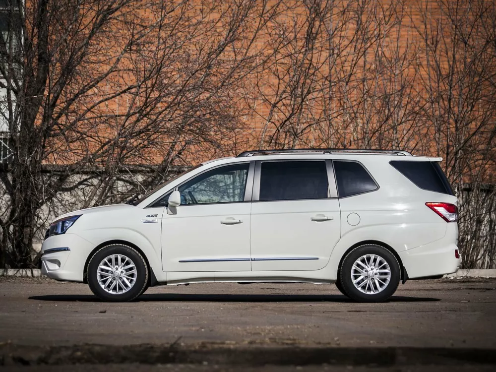 Автомобиль SsangYong Stavic Минивэн