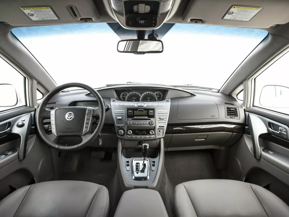 Автомобиль SsangYong Stavic Минивэн