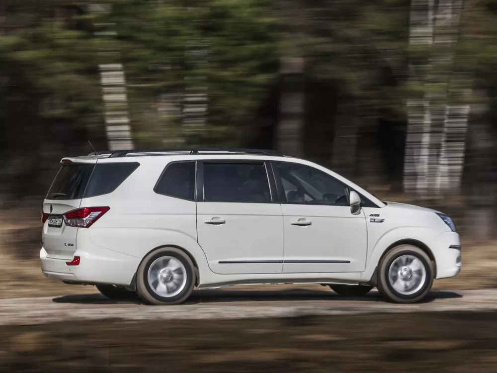 Автомобиль SsangYong Stavic Минивэн