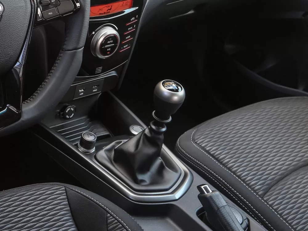 Автомобиль SsangYong XLV I Внедорожник (5 дверей)