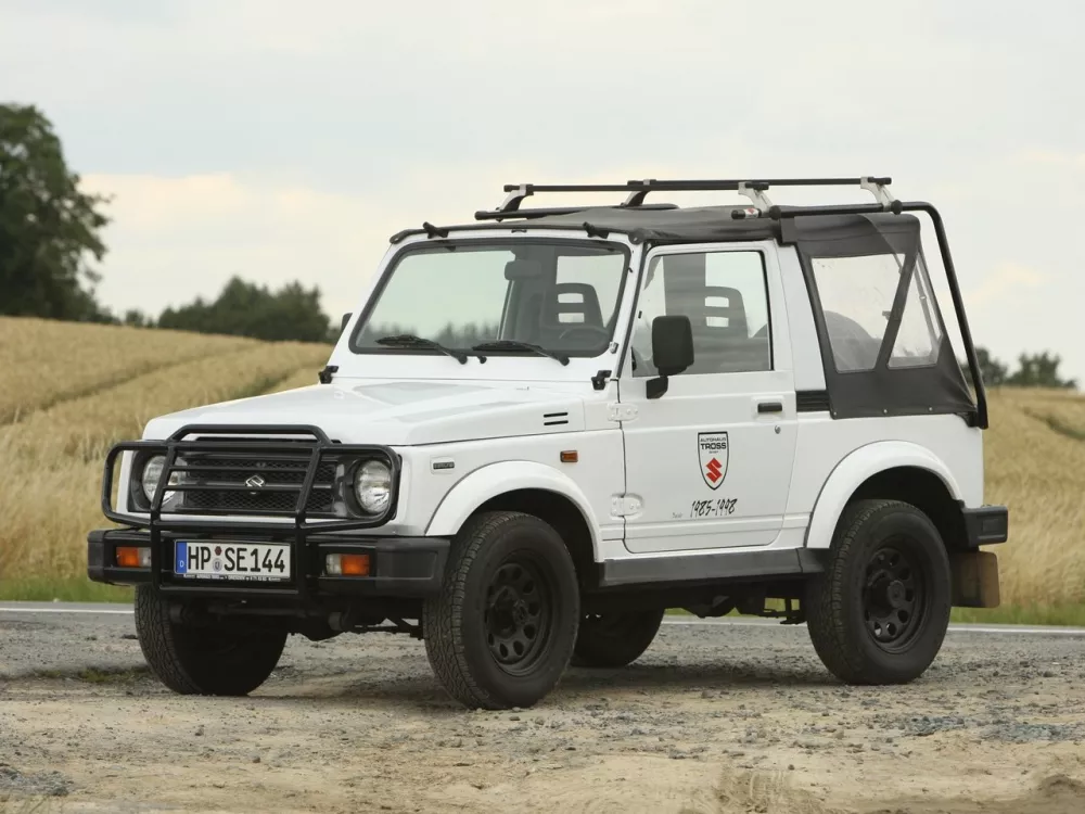 Автомобиль Suzuki Samurai Внедорожник открытый