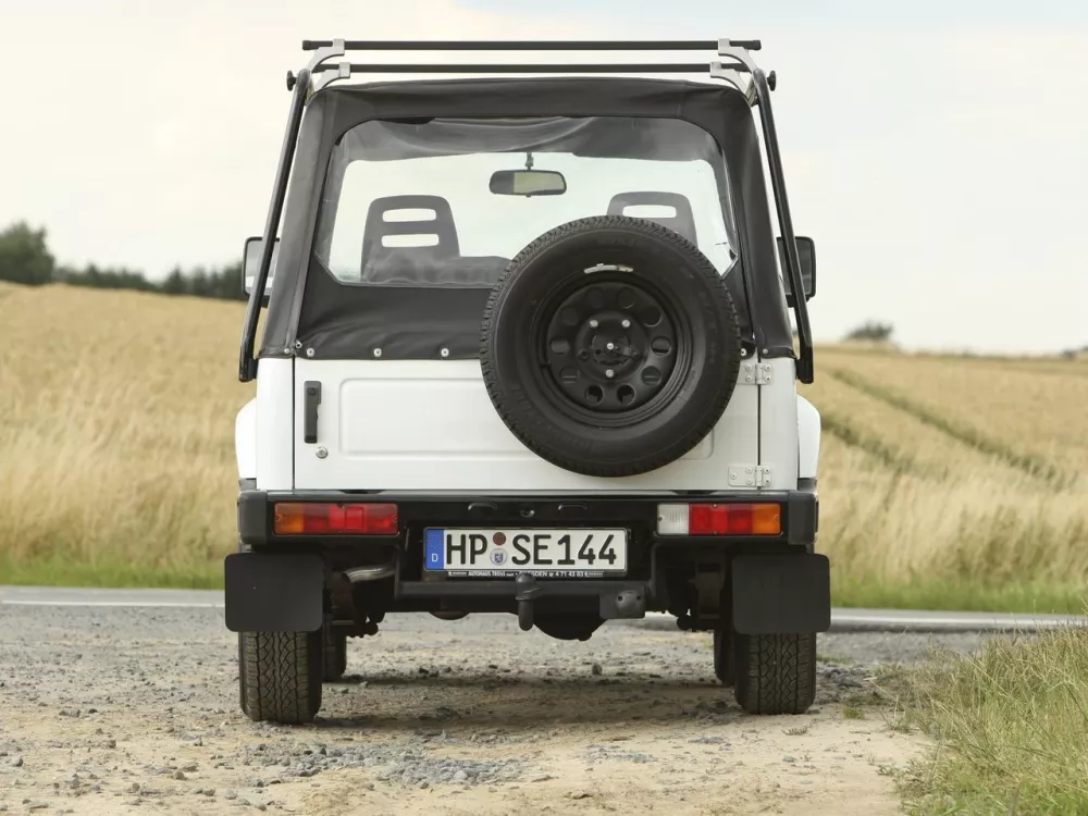Автомобиль Suzuki Samurai Внедорожник открытый