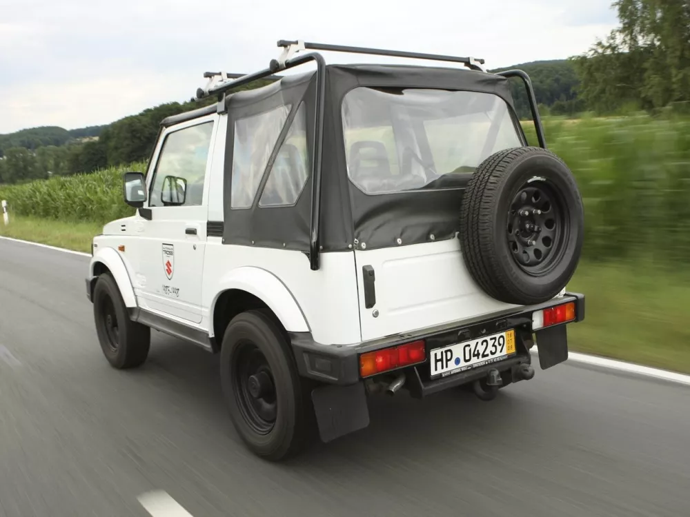 Автомобиль Suzuki Samurai Внедорожник открытый