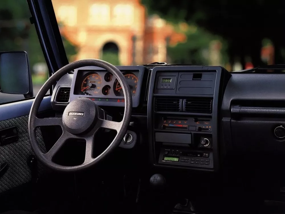 Автомобиль Suzuki Samurai Внедорожник открытый