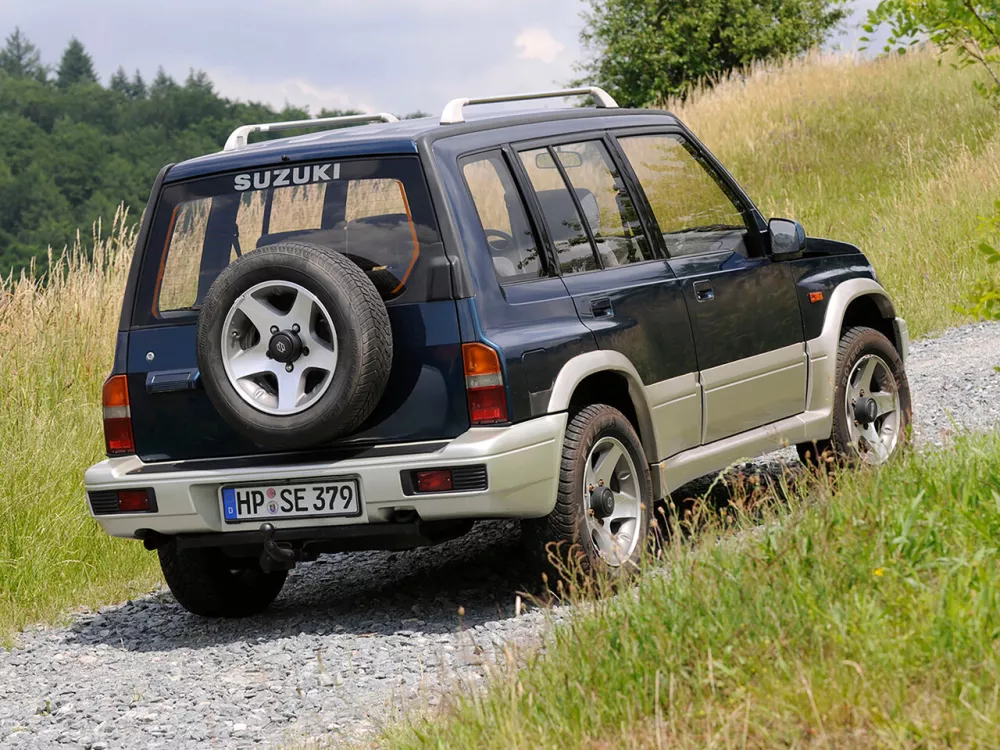 Автомобиль Suzuki Vitara I Внедорожник (5 дверей)