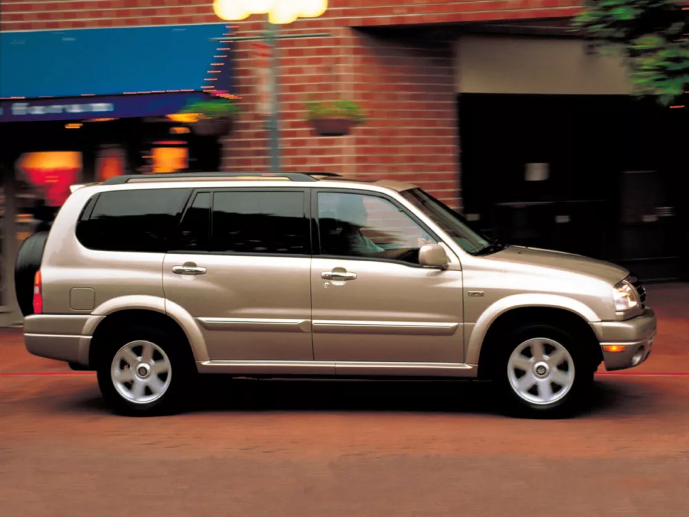 Автомобиль Suzuki XL7 I Внедорожник (5 дверей)