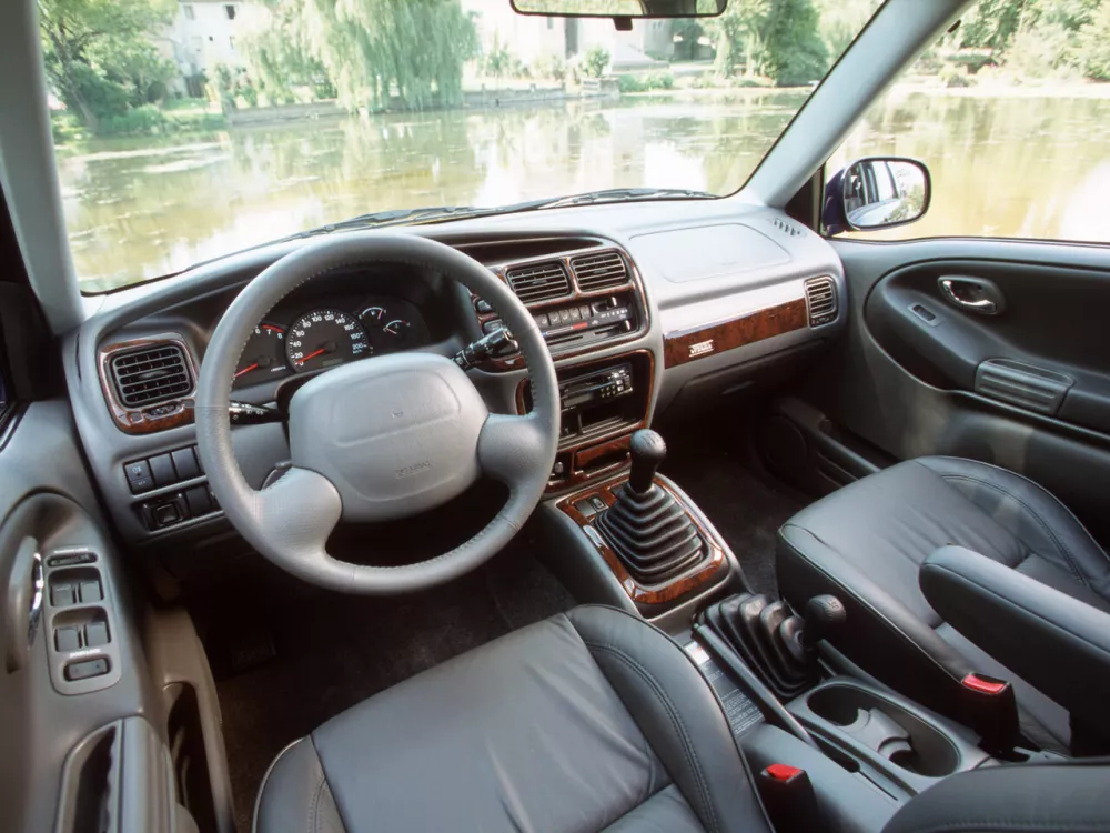 Автомобиль Suzuki XL7 I Внедорожник (5 дверей)