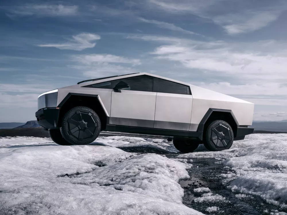 Автомобиль Tesla Cybertruck Пикап Двойная кабина