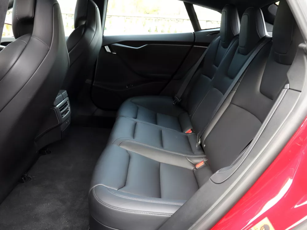Автомобиль Tesla Model S I Рестайлинг Лифтбек