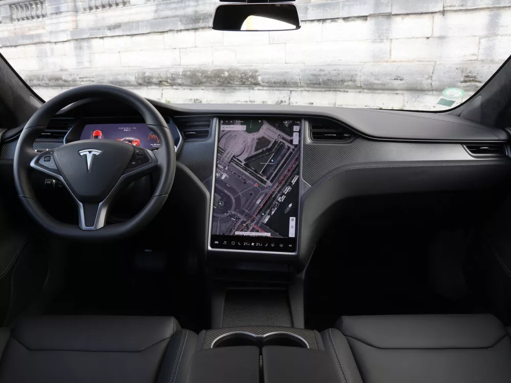 Автомобиль Tesla Model S I Рестайлинг Лифтбек