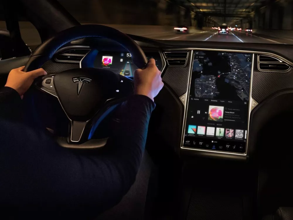 Автомобиль Tesla Model S I Рестайлинг Лифтбек