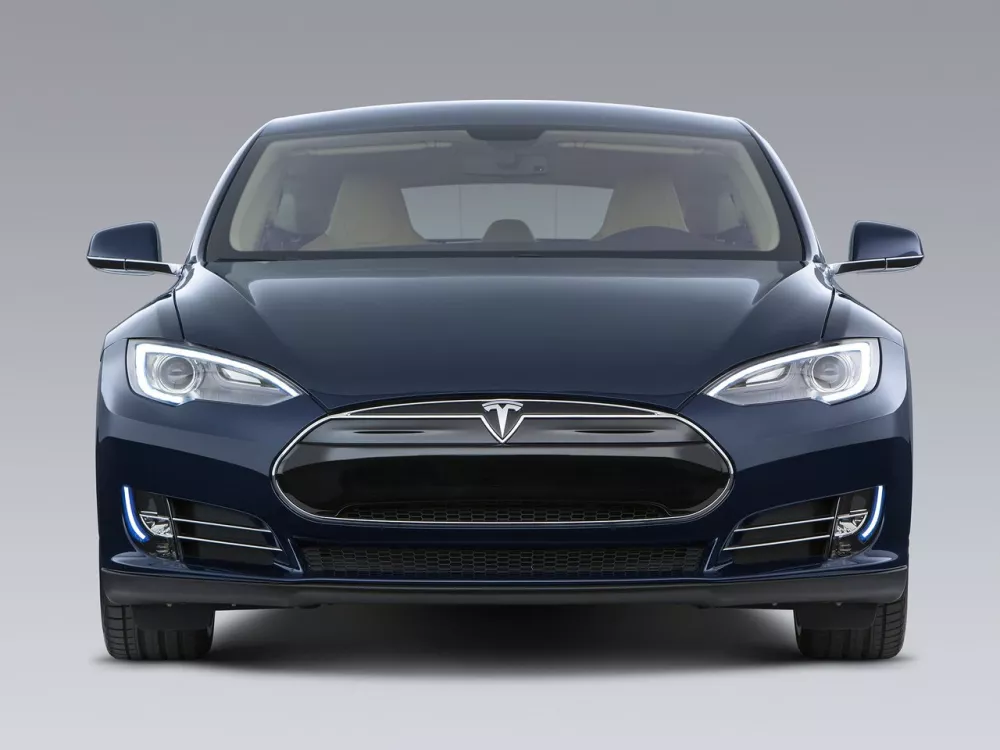 Автомобиль Tesla Model S I Лифтбек